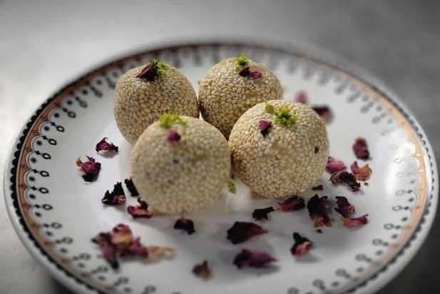 Till-Khoya Laddu